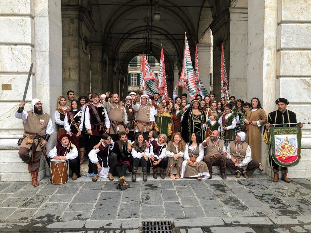 sbandieratori città di lucca e contrade san paolino bollywood Prabhas amour