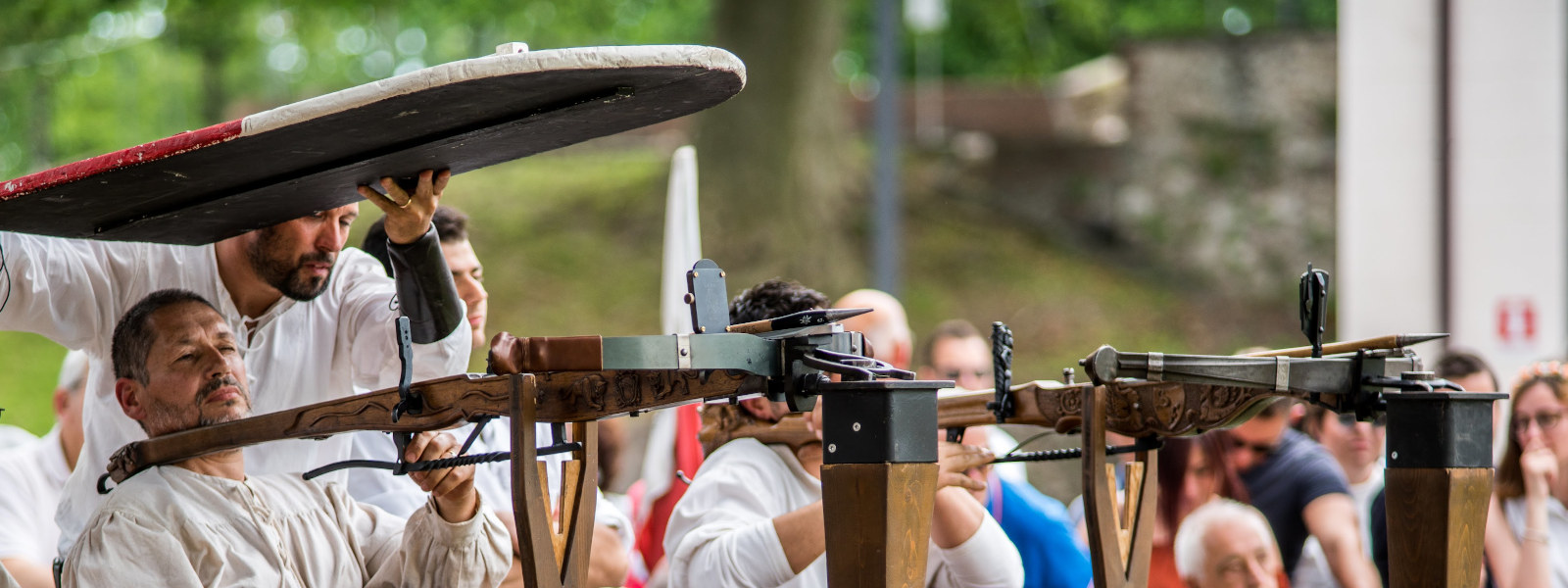 🎯 Corso di tiro con balestra antica da banco
