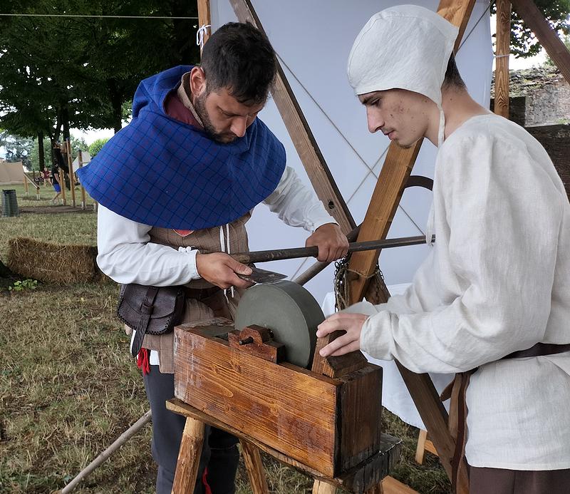 Affilatura di un'accetta